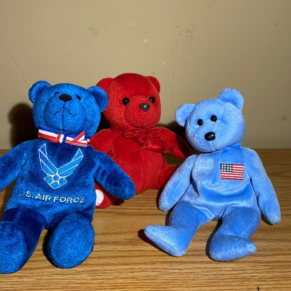 3 teddy bear plushies used but in good condition (2 BUCKS FOR EACH)